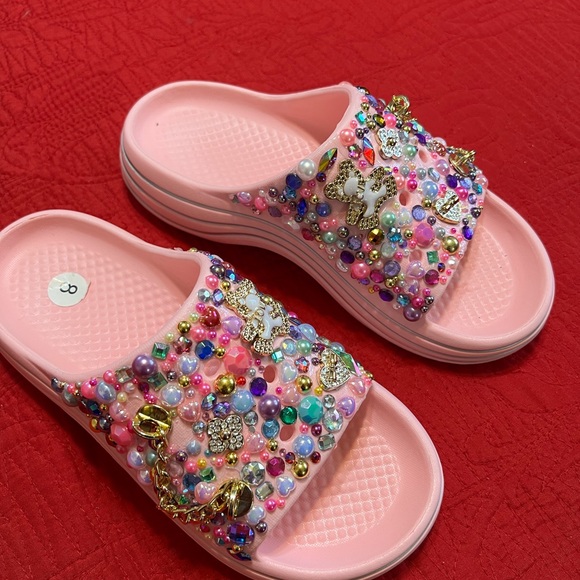 Custom Faux crocs - Picture 3 of 4